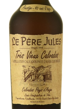 Le Pere Jules 40 ans 0.7l with gift box кальвадос Ле Пэр Жюль 40 лет 0.7 в д/у
