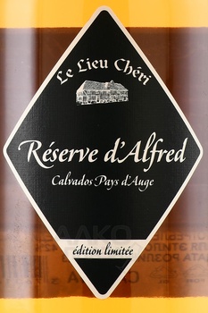 Le Lieu Cheri Calvados Reserve d’Alfred Pays d’Auge - Ле Лье Шери Кальвадос Резерв д’Альфред Пэи Дож 0.7 л в п/у