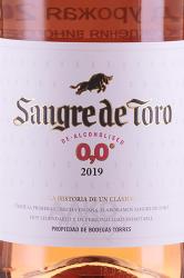безалкогольное вино Торрес Сангре де Торо 0.75 л розовое полусладкое этикетка