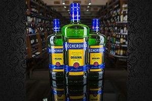 Ликер Becherovka разные объемы травяного ликера