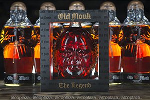 Ром Old Monk 21-ний индийский ром в подарочной упаковке