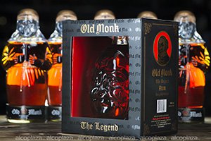 Ром Old Monk 21-ний индийский ром в подарочной упаковке