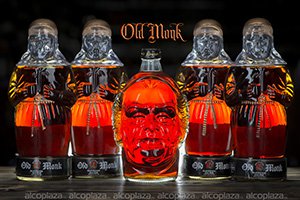 Ром Old Monk индийский ром в виде статуеток 