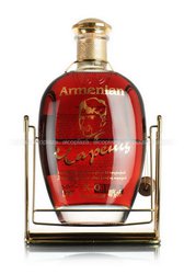 Коньяк Чаренц 10 лет на качелях 1.75