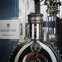 Remy Martin Louis XIII Black Pearl gift box - коньяк Реми Мартин Луи 13 Блэк Перл 0.35 л в п/у