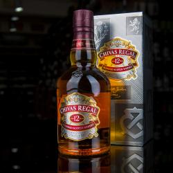 Шотландский виски Chivas Regal. Выдержка 12 лет. 40% / 0.5 л. Виски Чивас Ригал в подарочной упаковке.