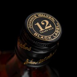 Johnnie Walker Black Label 12 years gift box - виски Джонни Уокер Блэк Лейбл 12 лет 0.7 л п/у