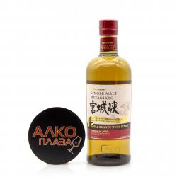 Nikka Yoichi Single Malt Apple Brandy Wood Finish Gift Box - виски Никка Йоити Сингл Молт Эпл Бренди Вуд Финиш 0.7 л в п/у