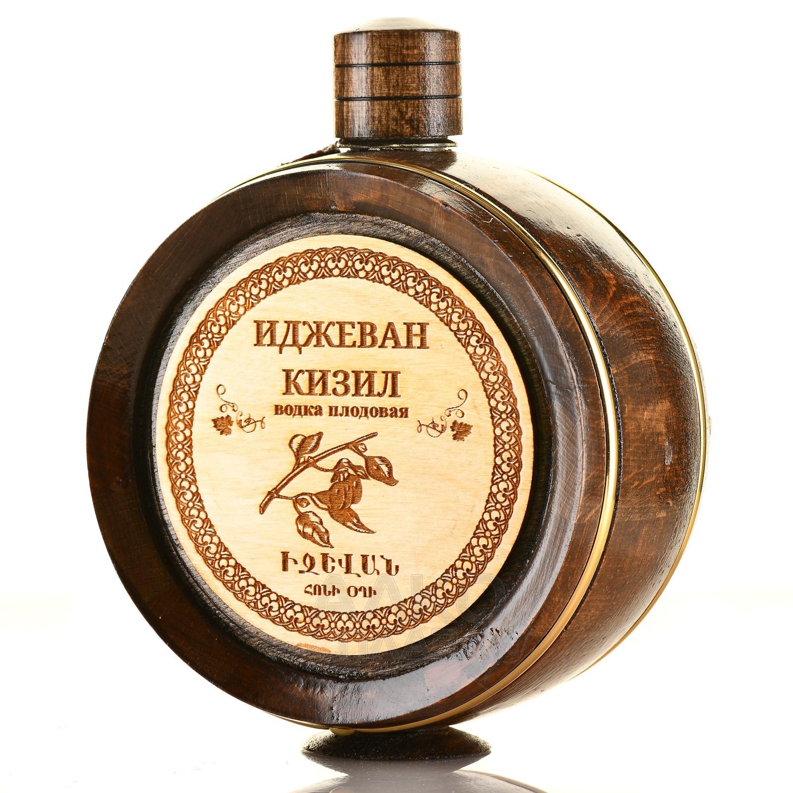 Ijevan Kizil - водка Иджеван Кизиловая в деревянной бочке 0.7 л п/у