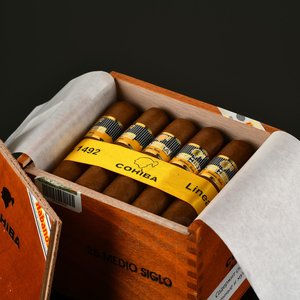 Cohiba Medio Siglo - сигары Коиба Медио Сигло в дерев.упаковке