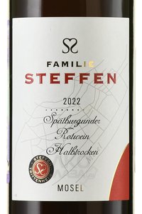 Familie Steffen Spatburgunder Rotwein Halbtrocken - вино Фамили Штеффен Шпетбургундер Ротвайн Хальбтрокен 2022 год 0.75 л красное полусухое