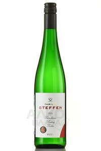 Familie Steffen Trittenheimer Riesling Trocken - вино Фамили Штеффен Триттенхаймер Рислинг Трокен 2022 год 0.75 л белое полусухое