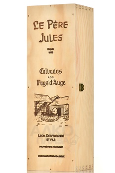 Le Pere Jules 40 ans with gift box - кальвадос Ле Пэр Жюль 40 лет 0.7 в д/у