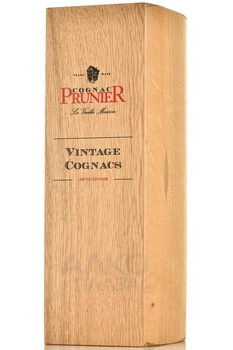 Prunier Petite Champagne 1981 - коньяк Прунье Птит Шампань 1981 год 0.7 л в п/у дерево