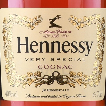 Hennessy VS Limited Edition - коньяк Хеннесси ВС Лимитед Эдишн 0.7 л в п/у