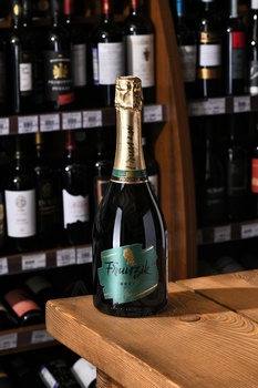 Frunzik - вино игристое Фрунзик 0.75 л белое брют