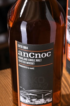 AnCnoc Lightly Smoky Peated Sherry Cask Finish 9 Years Old - виски АнНок Лайтли Смоки Питед Шерри Каск Финиш 9 лет 0.7 л в тубе