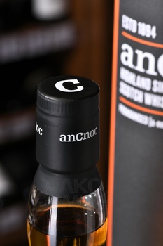 AnCnoc Lightly Smoky Peated Sherry Cask Finish 9 Years Old - виски АнНок Лайтли Смоки Питед Шерри Каск Финиш 9 лет 0.7 л в тубе