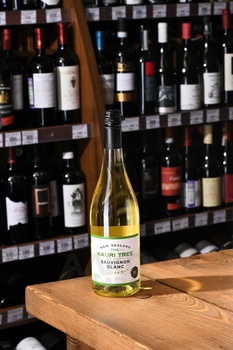 The Kauri Tree Sauvignon Blanc Hawkes Bay - вино Зе Каури Три Совиньон Блан Хокс Бей 2022 год 0.75 л белое сухое