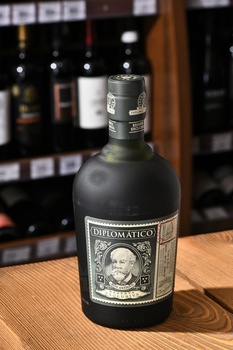 Diplomatico Reserva Exclusiva - ром Дипломатико Резерва Эксклюзива 0.7 л