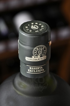 Diplomatico Reserva Exclusiva - ром Дипломатико Резерва Эксклюзива 0.7 л