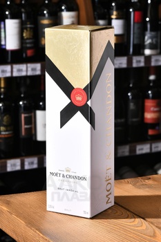 Moet & Chandon Brut Imperial gift box - шампанское Моет Шандон Брют Империал 0.75 л в п/у