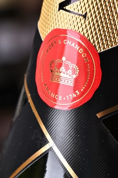 Moet & Chandon Brut Imperial gift box - шампанское Моет Шандон Брют Империал 0.75 л в п/у
