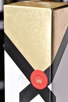 Moet & Chandon Brut Imperial gift box - шампанское Моет Шандон Брют Империал 0.75 л в п/у