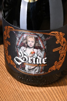 Rebel Apple Bride - сидр игристый Рэбель Эппл Брайд 0.75 л полусухой