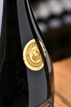 Rebel Apple Bride - сидр игристый Рэбель Эппл Брайд 0.75 л полусухой