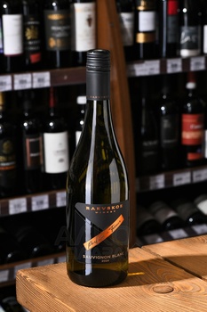 Вино Раевское Парфюм Совиньон Блан 2022 год 0.75 л белое сухое