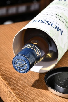 Mossburn Dupont Calvados Cask Finish 12 Year Old - виски Моссберн Кальвадос Дюпонт Каск Финиш 12 лет 0.7 л в тубе