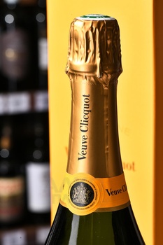 Veuve Clicquot Brut gift box - шампанское Вдова Клико Понсардин 1.5 л в п/у