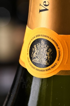 Veuve Clicquot Brut gift box - шампанское Вдова Клико Понсардин 1.5 л в п/у