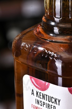 Jim Beam Black Cherry - виски Джим Бим Блэк Черри 0.7 л