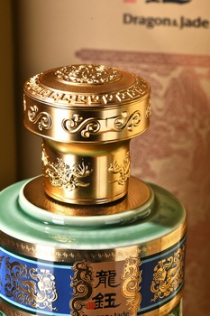 Baijiu Goalong Dragon & Jade - байдзю Гоалонг Дракон и Нефрит 0.5 л в п/у