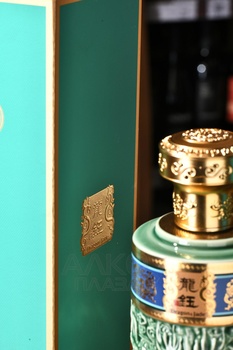 Baijiu Goalong Dragon & Jade - байдзю Гоалонг Дракон и Нефрит 0.5 л в п/у