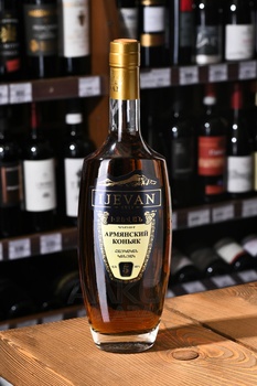 Коньяк Иджеван Премиум 5 лет 0.5 л