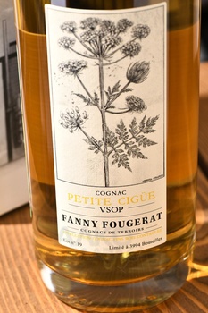 Fanny Fougerat Petite Cigu e VSOP Fins Bois - коньяк Фанни Фужера Птит Сигю ВСОП Фин Буа 0.7 л в п/у