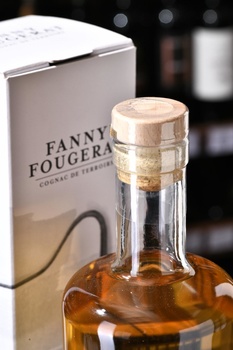 Fanny Fougerat Petite Cigu e VSOP Fins Bois - коньяк Фанни Фужера Птит Сигю ВСОП Фин Буа 0.7 л в п/у