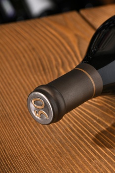 Caymus Napa Valley Cabernet Sauvignon - американское вино Кеймус Напа Велли Каберне Совиньон 0.75 л