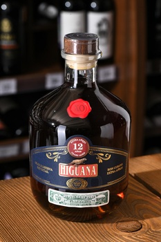Higuana Extra Anejo Gran Reserva 12 - ром Игуана Экстра Аньехо Гран Резерва 12 0.7 л