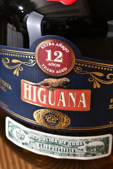 Higuana Extra Anejo Gran Reserva 12 - ром Игуана Экстра Аньехо Гран Резерва 12 0.7 л
