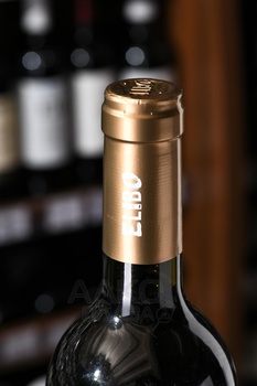 Elibo Kindzmarauli - вино Элибо Киндзмараули 0.75 л красное полусладкое