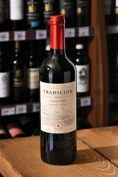 Vina Requingua Tradicion Carmenere - вино Винья Рекуингуа Традисьон Карменер 0.75 л красное сухое