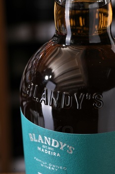 Blandy’s Sercial Dry 10 Years Old - мадера Блендис Серсиал Драй 10 лет 0.75 л