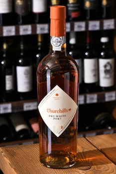 Porto Churchills White Dry Aperitif Gift Box - портвейн Черчилльс Белый Сухой Аперитив 0.5 л в п/у