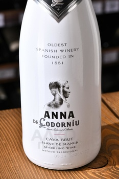 Codorniu Blanc De Blancs Brut Reserva Anna - вино игристое Кодорнью Анна Блан Де Блан Резерва Кава 0.75 л