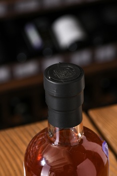 Churchills White Dry Aperitif - портвейн Черчилль Уайт Порт Драй Аперитив 0.2 л