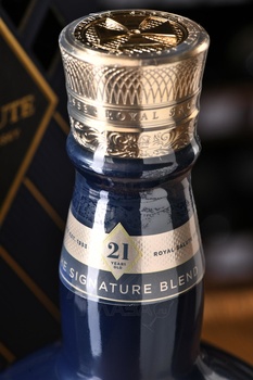 Chivas Regal The Sapphire Flagon Royal Salute - виски Чивас Ригал де Сапфир Флэгон Роял Сэлют 0.7 л